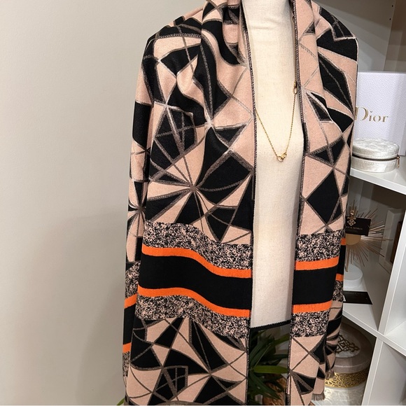 Double-Sided Large Vegan Cashmere Shawl / Scarf / Wrap - Picture 13 of 16